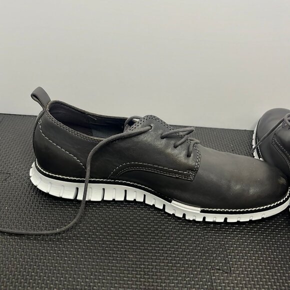 Size 9 Men's Cole Haan ZEROGRAND Plain Toe Dress Shoes - Picture 4 of 8